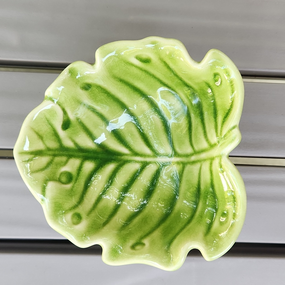 Monterey Collection Leaf-Shaped Ceramic Bowls Green Small Set Of 2 - Picture 3 of 13